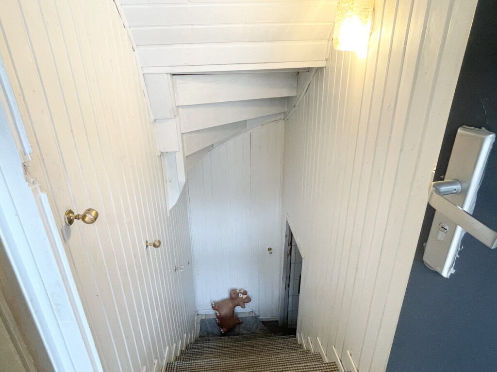 Treppe zu Untergeschoss